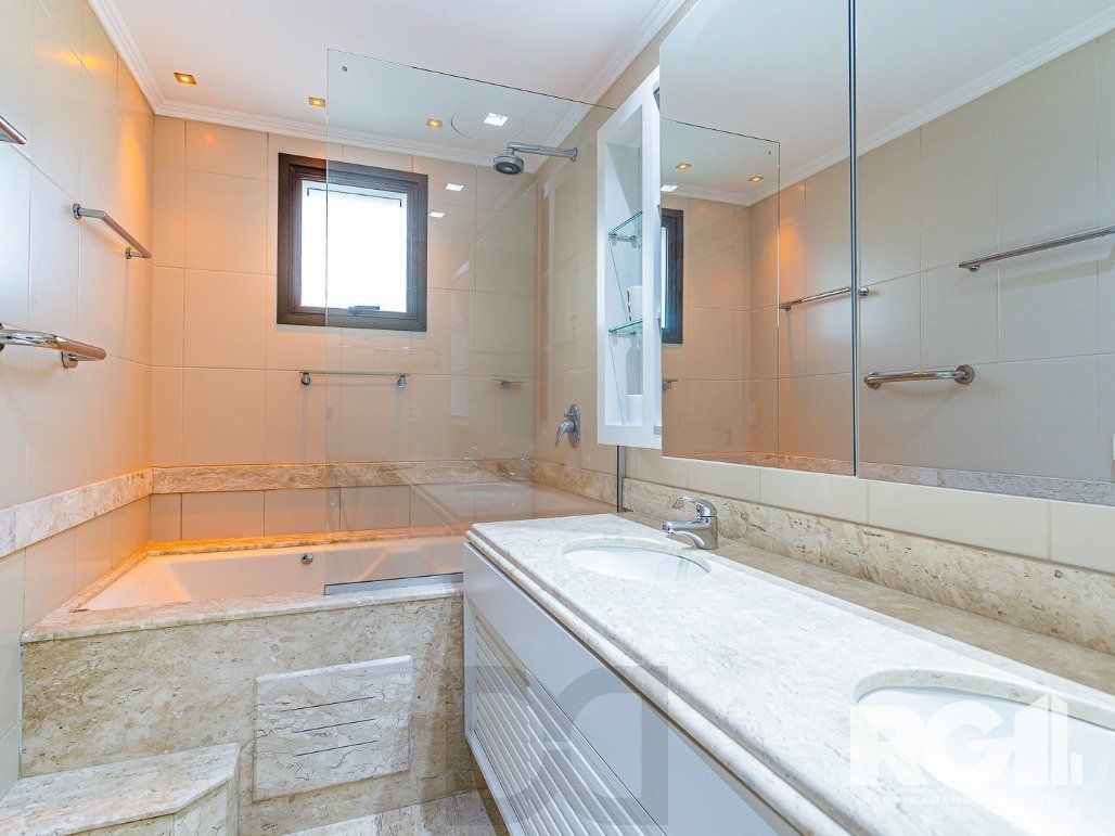 Apartamento semimobiliado, 167 m², 3 suítes e 3 vagas de garagem no bairro Bela Vista. — foto 22