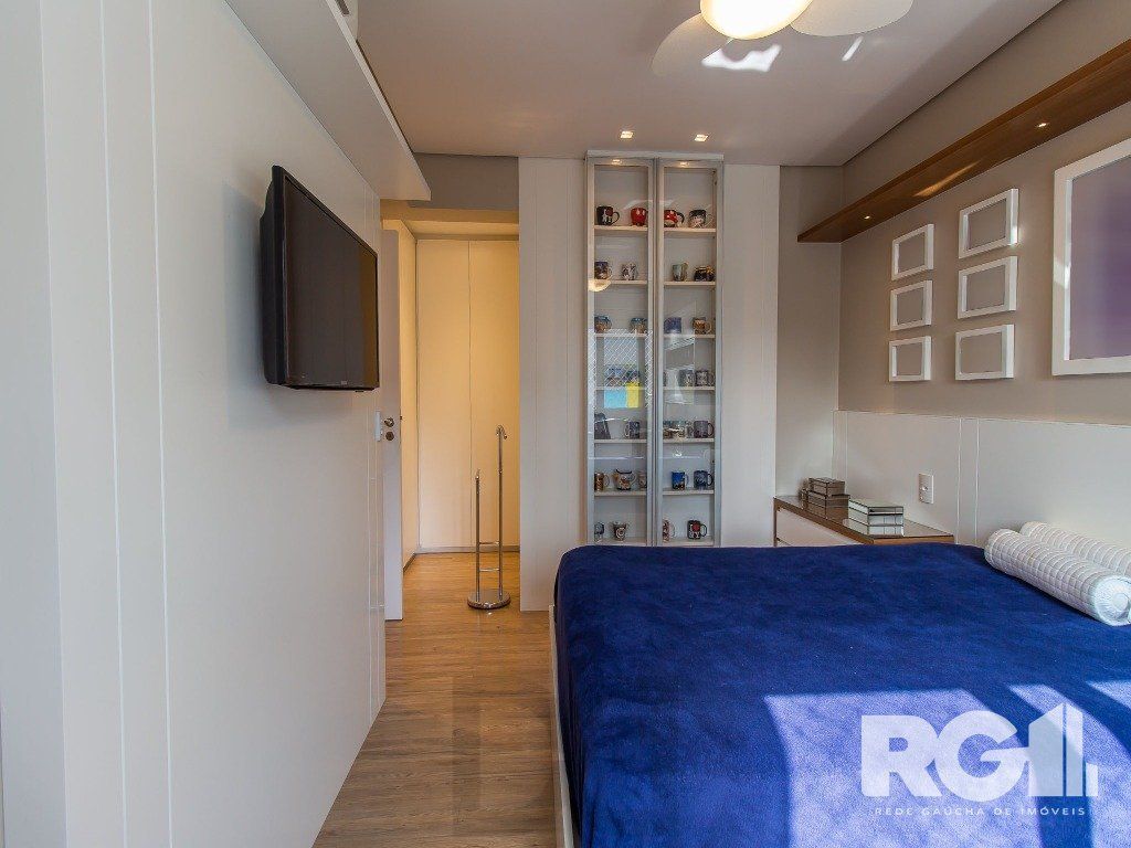 Belíssimo apartamento todo decorado por arquiteto. Apartamento com 170 m2, 3 suítes, sendo 1 suíte máster no bairro Petrópolis. — foto 25