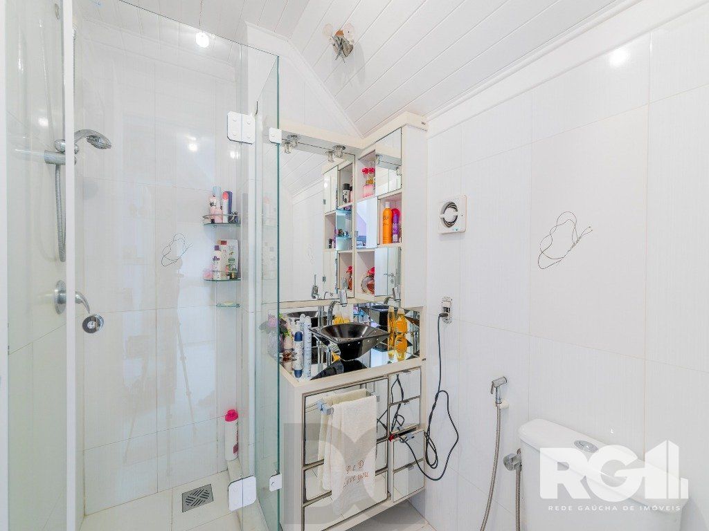 EXCLUSIVIDADE Belíssima casa de 4 suítes + gabinete no condomínio fechado Terra Mater com vista exuberante para o bosque, próximo da portaria e infraestrutura. — foto 33