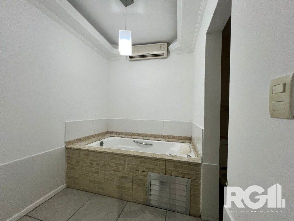Loja térrea em condomínio de 45 m2 com vaga para alugar no bairro Floresta. — foto 8