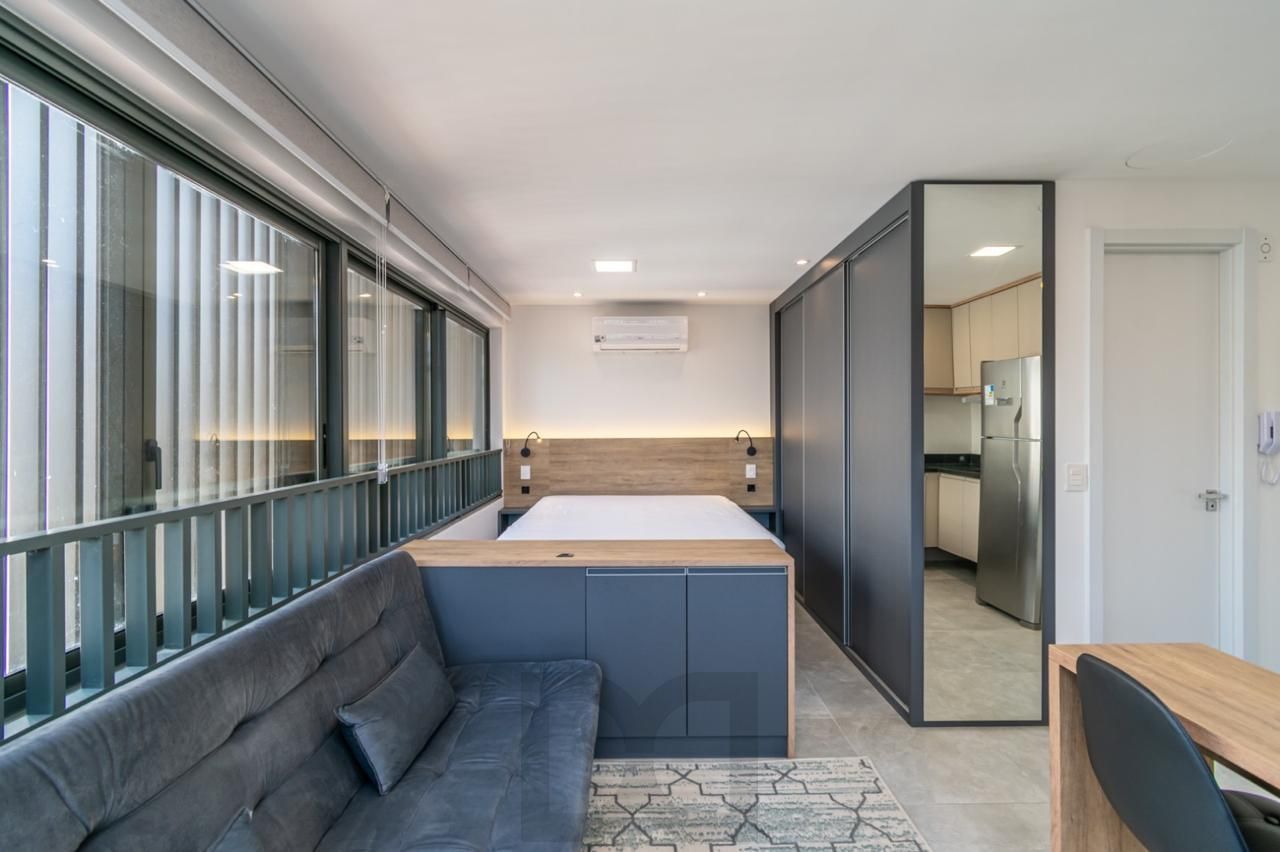 Loft de alto padrão construtivo no bairro Moinhos de Vento, planta de 29,60 m2 privativos com porcelanato, forro em gesso e aberturas em alumínio com vidros duplos. — foto 28