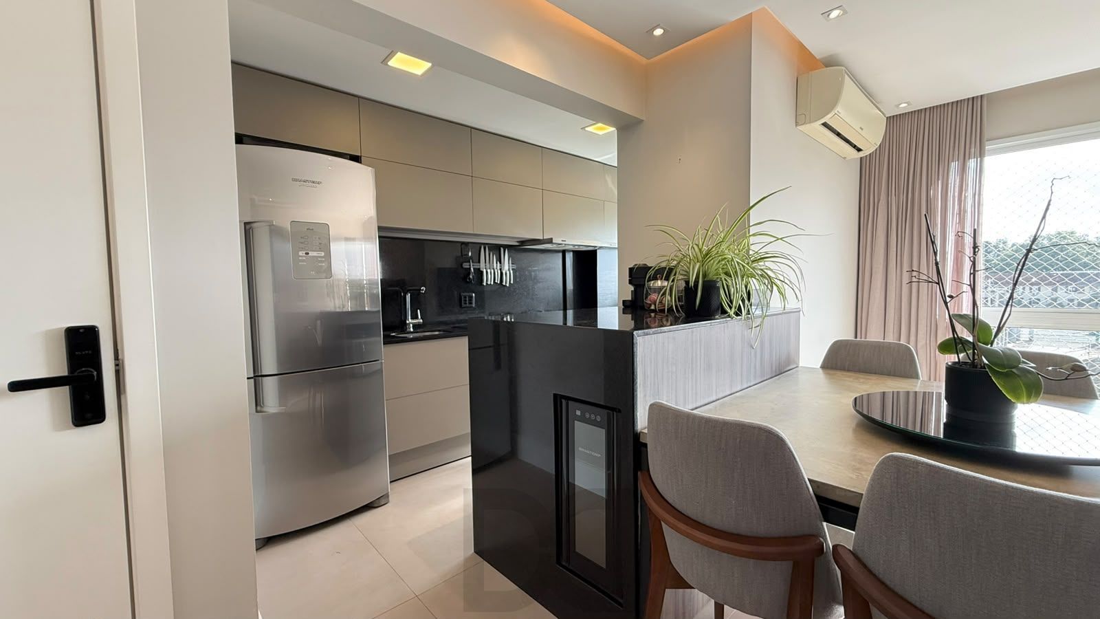 Apartamento a venda no Passo D'areia, 80 m2 com 2 dormitórios e 2 vagas cobertas. — foto 7
