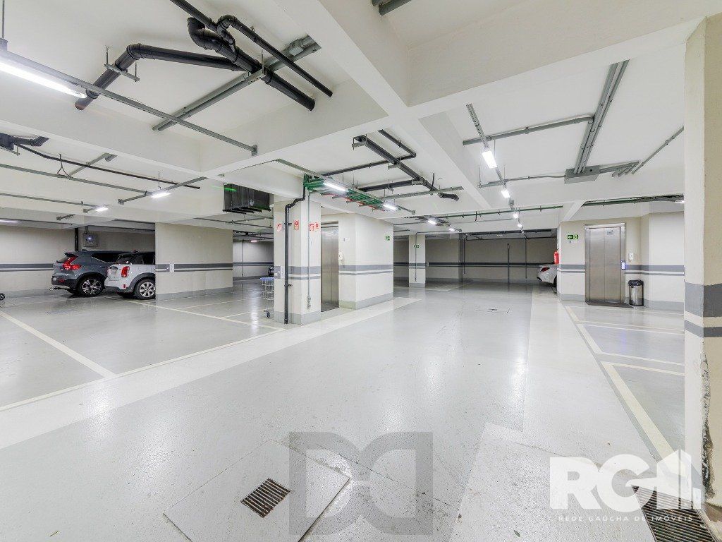 Belíssimo apartamento no Glass Aurélio andar alto, Living com pé direito duplo, 174m² privativos finamente decorado no Moinhos de Vento — foto 33