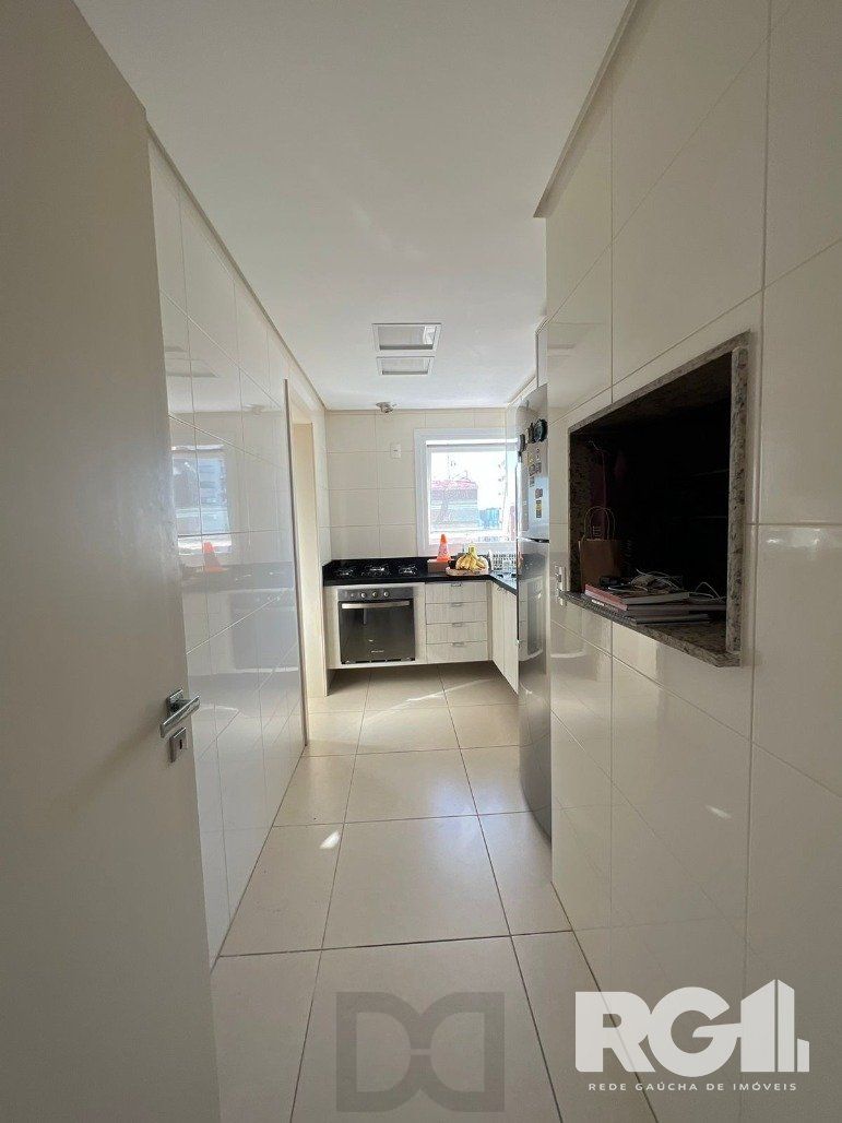 Espetacular apartamento para VENDA mobiliado, 3 dormitórios, 2 vagas cobertas, infra completa no coração do Bairro Petrópolis. — foto 11