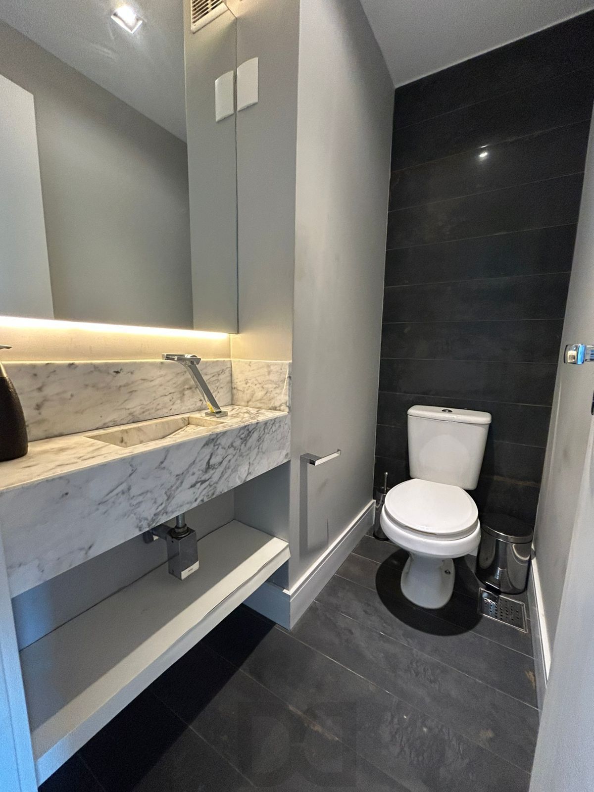 Apartamento duplex a venda, mobiliado e decorado, planta de 57 m2 com 1 dormitório, 2 vagas e 1 depósito. — foto 17