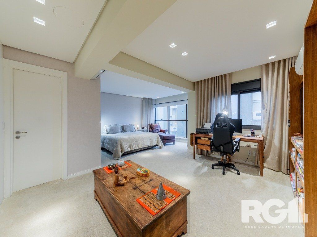 Belíssimo apartamento no Glass Aurélio andar alto, Living com pé direito duplo, 174m² privativos finamente decorado no Moinhos de Vento — foto 20