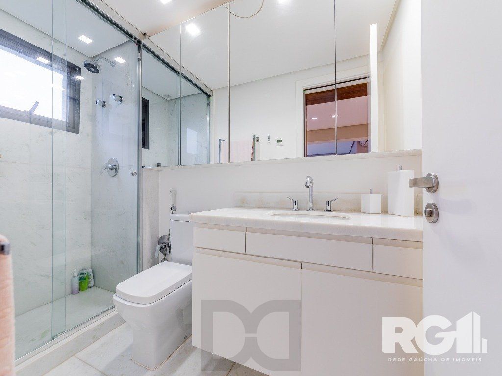 Belíssimo apartamento no Glass Aurélio andar alto, Living com pé direito duplo, 174m² privativos finamente decorado no Moinhos de Vento — foto 27