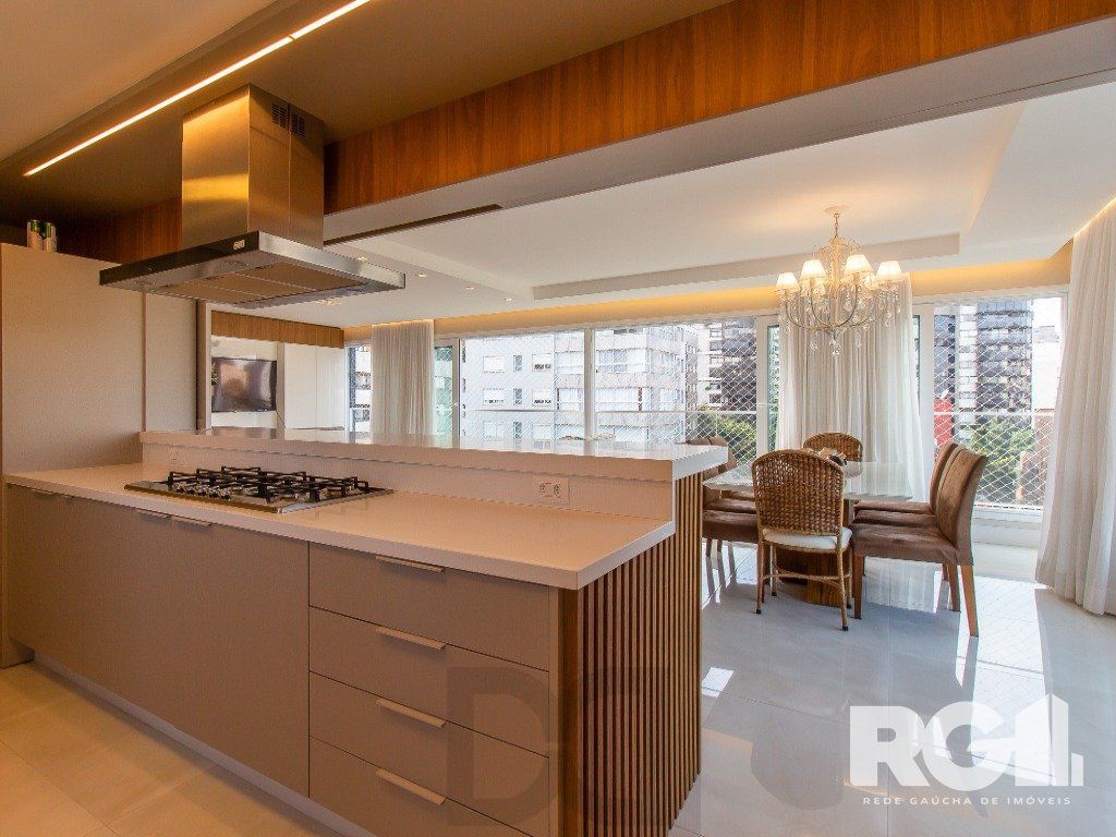 Belíssimo apartamento todo decorado por arquiteto. Apartamento com 170 m2, 3 suítes, sendo 1 suíte máster no bairro Petrópolis. — foto 14