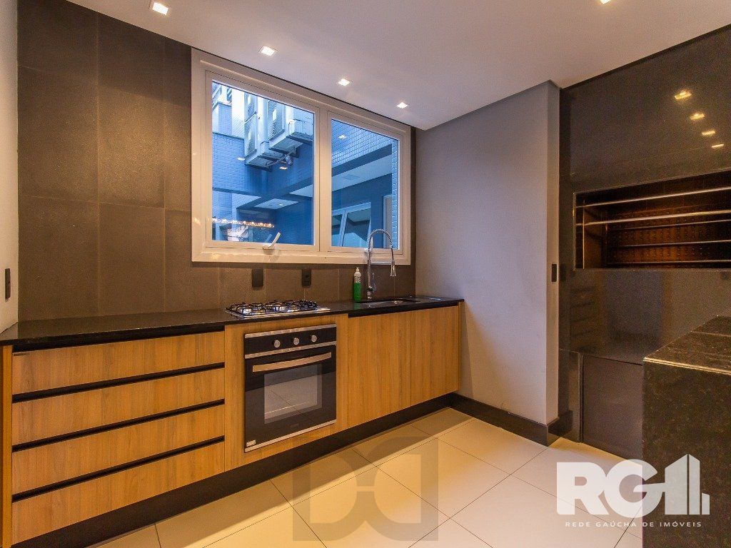 Belíssimo apartamento todo decorado por arquiteto. Apartamento com 170 m2, 3 suítes, sendo 1 suíte máster no bairro Petrópolis. — foto 44