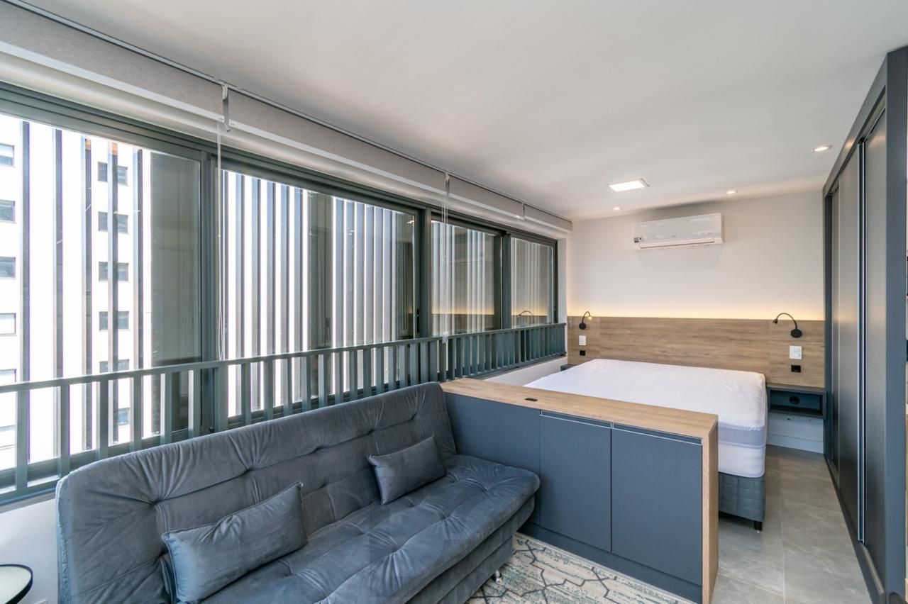 Loft de alto padrão construtivo no bairro Moinhos de Vento, planta de 29,60 m2 privativos com porcelanato, forro em gesso e aberturas em alumínio com vidros duplos. — foto 30