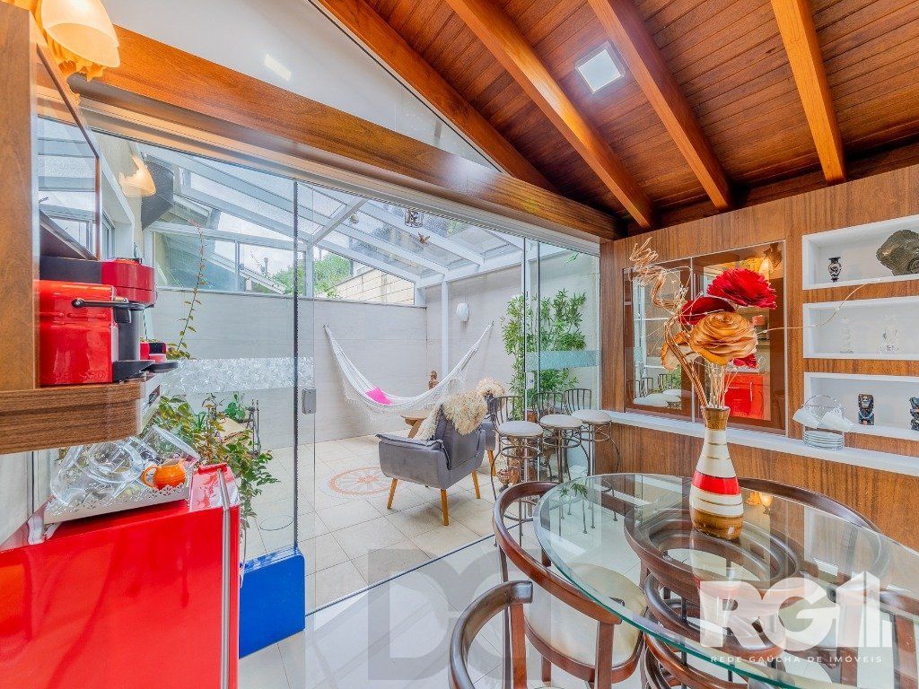 EXCLUSIVIDADE Belíssima casa de 4 suítes + gabinete no condomínio fechado Terra Mater com vista exuberante para o bosque, próximo da portaria e infraestrutura. — foto 11