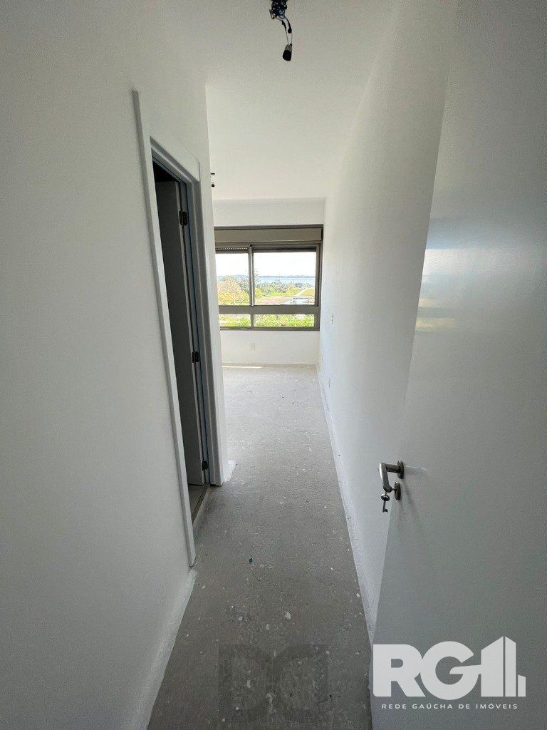 Apartamento com 143 m² privativos, possui 3 suítes, (sendo 1 máster), living, cozinha, dependência de empregada, lavabo, 143 m² de área privativa, 2 vagas de garagem. — foto 10