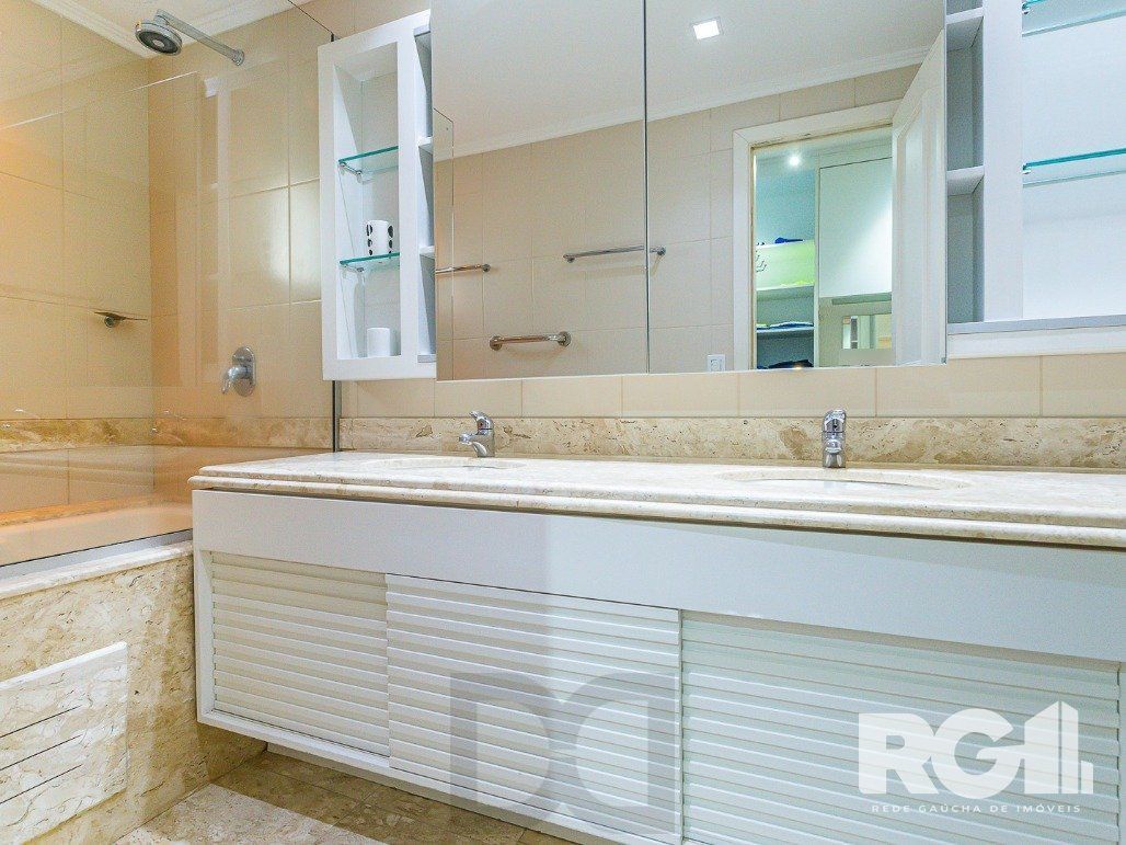 Apartamento semimobiliado, 167 m², 3 suítes e 3 vagas de garagem no bairro Bela Vista. — foto 23