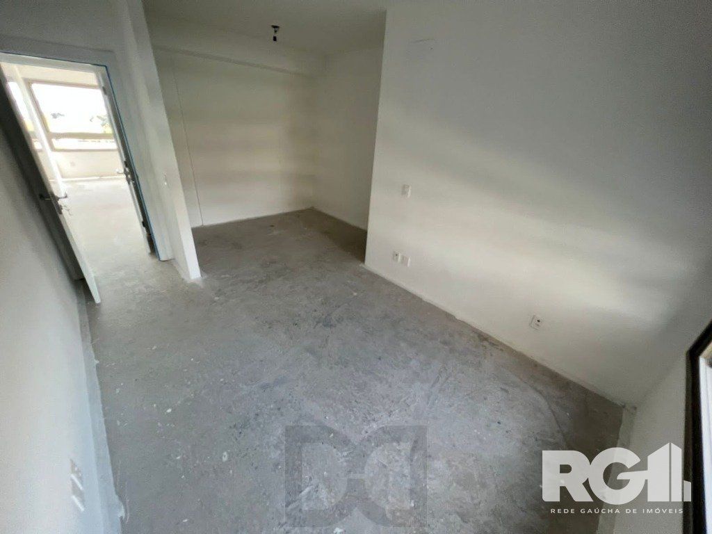 Apartamento com 143 m² privativos, possui 3 suítes, (sendo 1 máster), living, cozinha, dependência de empregada, lavabo, 143 m² de área privativa, 2 vagas de garagem. — foto 6