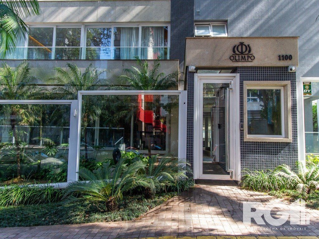 Belíssimo apartamento todo decorado por arquiteto. Apartamento com 170 m2, 3 suítes, sendo 1 suíte máster no bairro Petrópolis. — foto 57