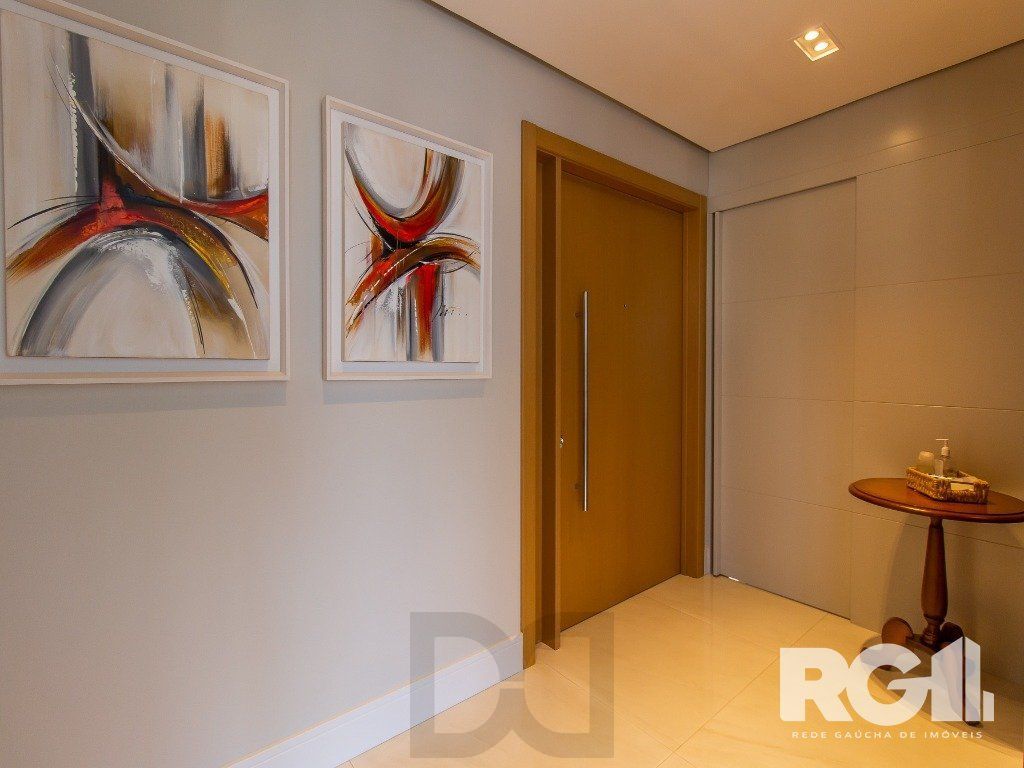 Belíssimo apartamento todo decorado por arquiteto. Apartamento com 170 m2, 3 suítes, sendo 1 suíte máster no bairro Petrópolis. — foto 37