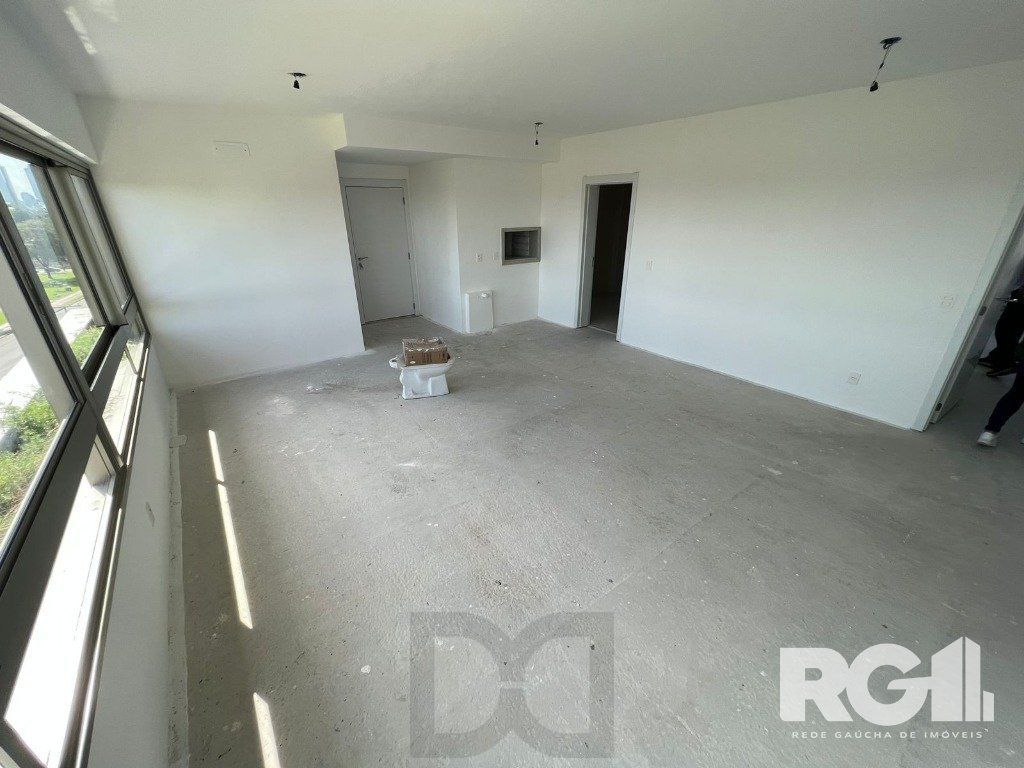 Apartamento com 143 m² privativos, possui 3 suítes, (sendo 1 máster), living, cozinha, dependência de empregada, lavabo, 143 m² de área privativa, 2 vagas de garagem. — foto 4