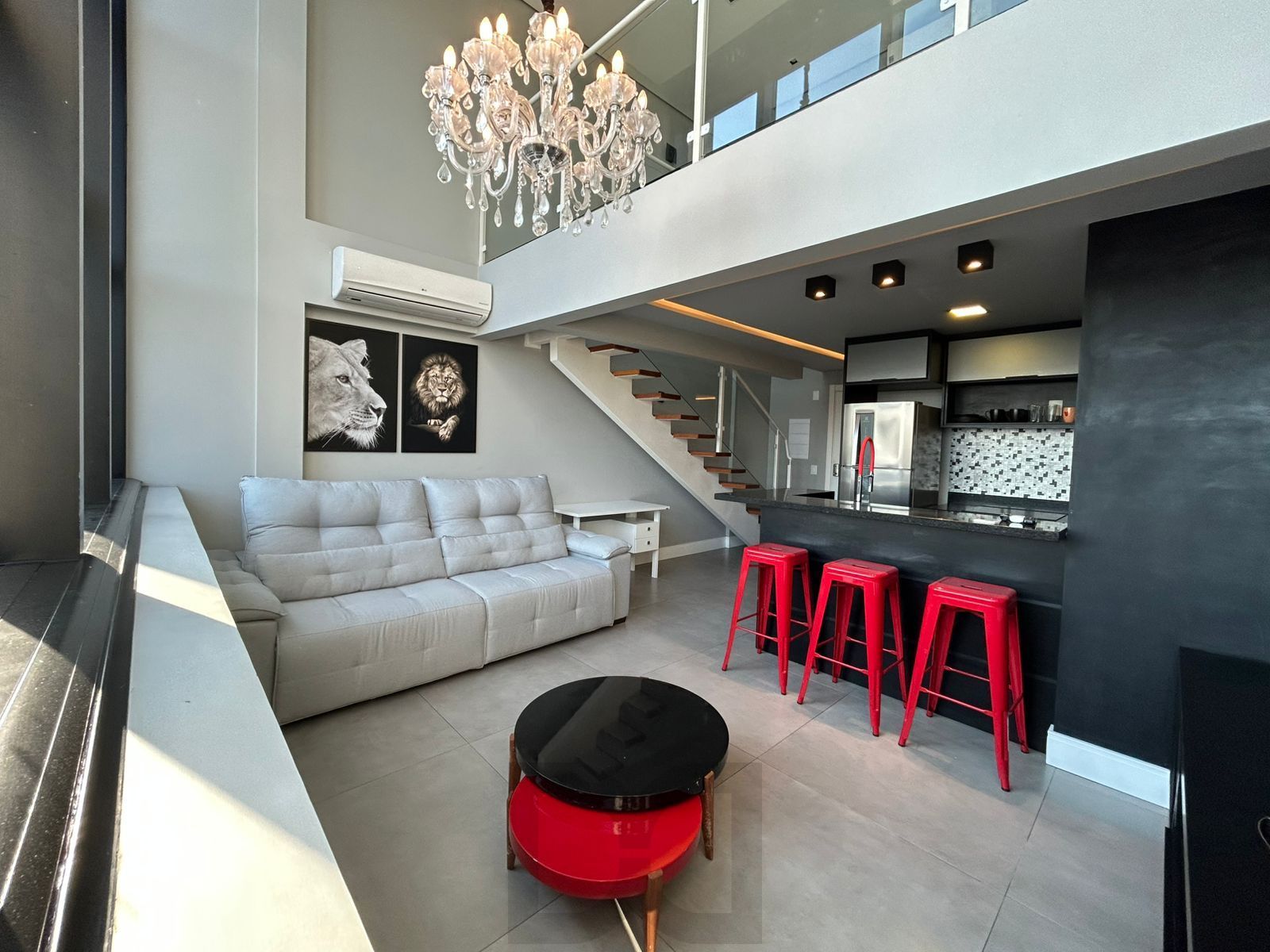 Apartamento duplex a venda, mobiliado e decorado, planta de 57 m2 com 1 dormitório, 2 vagas e 1 depósito. — foto 2