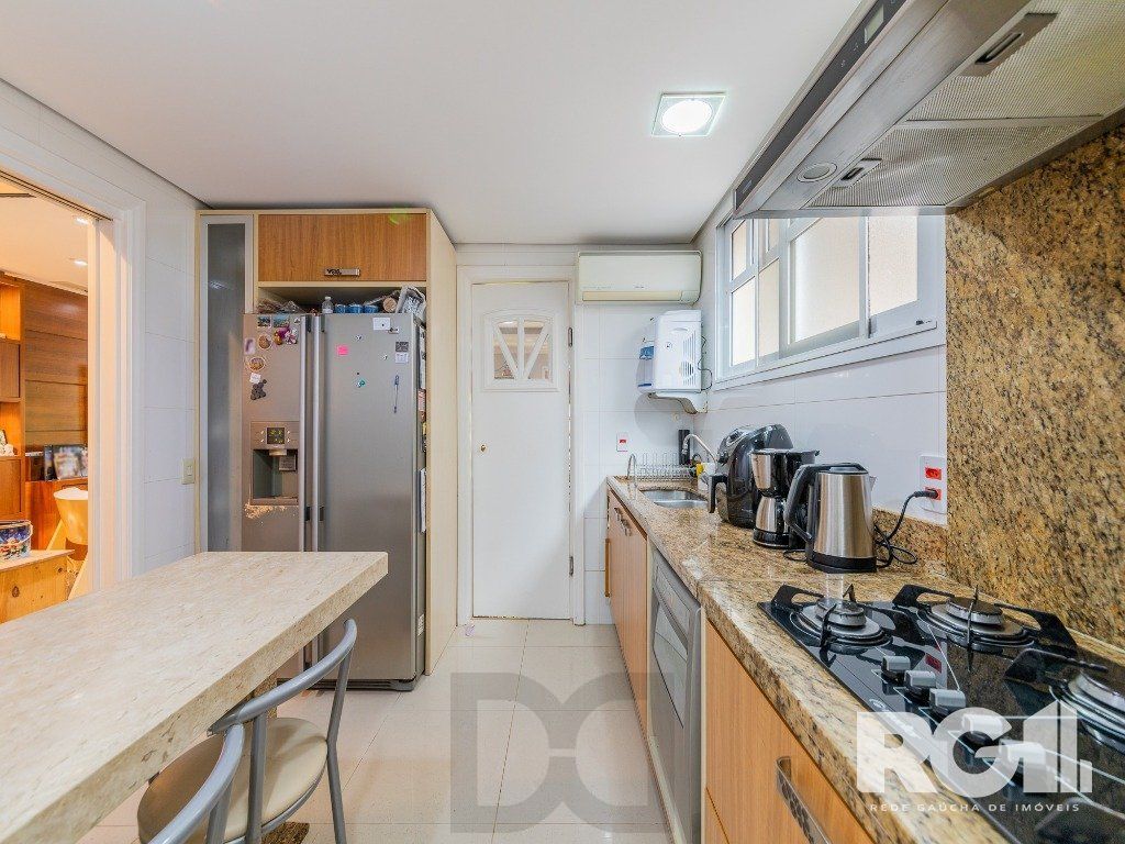 EXCLUSIVIDADE Belíssima casa de 4 suítes + gabinete no condomínio fechado Terra Mater com vista exuberante para o bosque, próximo da portaria e infraestrutura. — foto 18