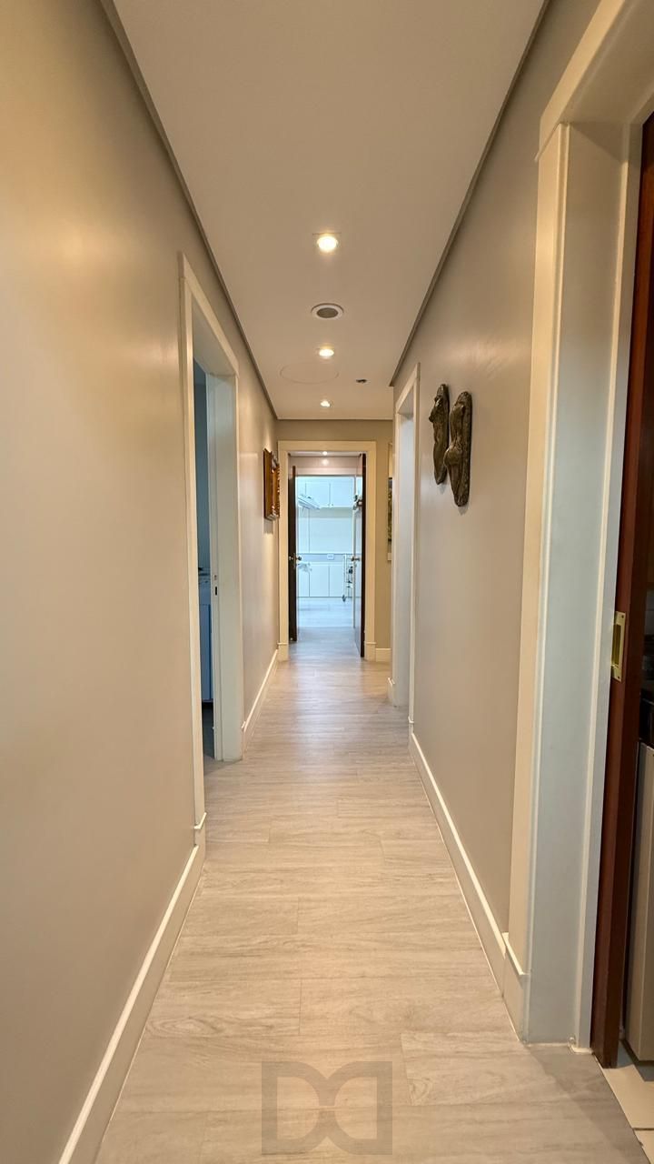Espetacular Clínica de Cirurgia Médica toda montada à venda na Av. Carlos Gomes em Porto Alegre — foto 5