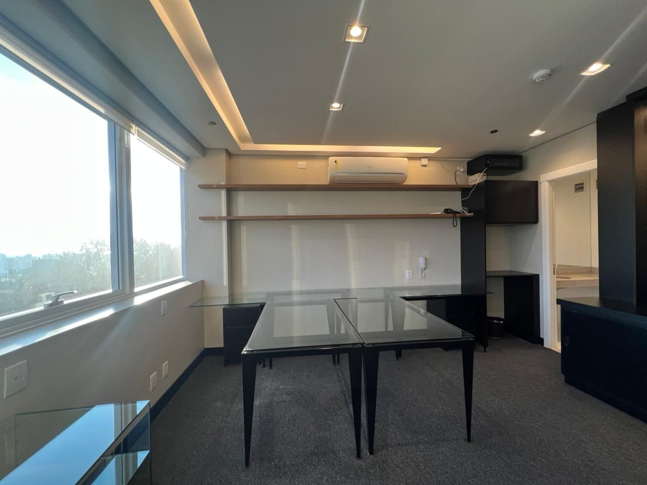 Sala comercial mobiliada com 40 m2 para alugar na Av. Anita Garibaldi. — foto 3
