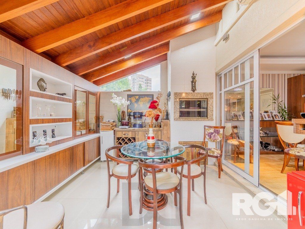 EXCLUSIVIDADE Belíssima casa de 4 suítes + gabinete no condomínio fechado Terra Mater com vista exuberante para o bosque, próximo da portaria e infraestrutura. — foto 14