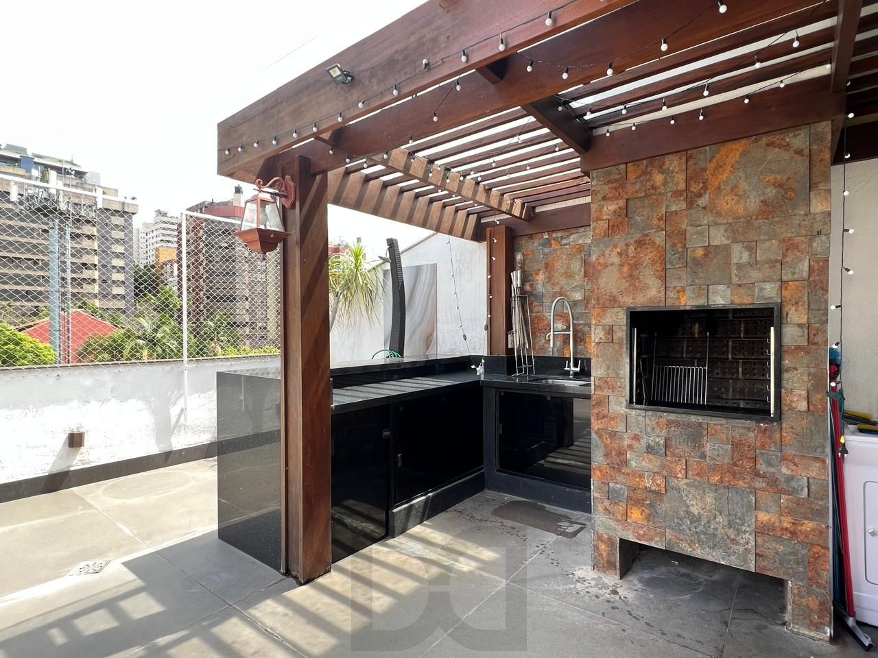 Lindíssima Cobertura Semimobiliada, com 176m2, 3 dorm. no bairro Mont'Serrat. — foto 11
