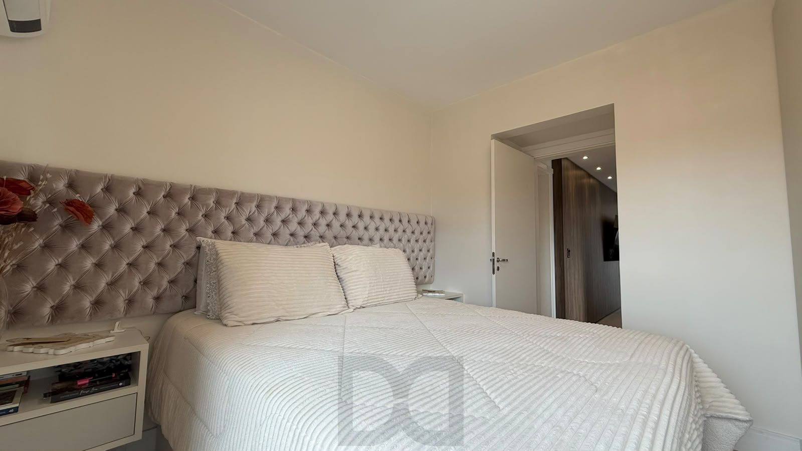 Apartamento a venda no Passo D'areia, 80 m2 com 2 dormitórios e 2 vagas cobertas. — foto 11