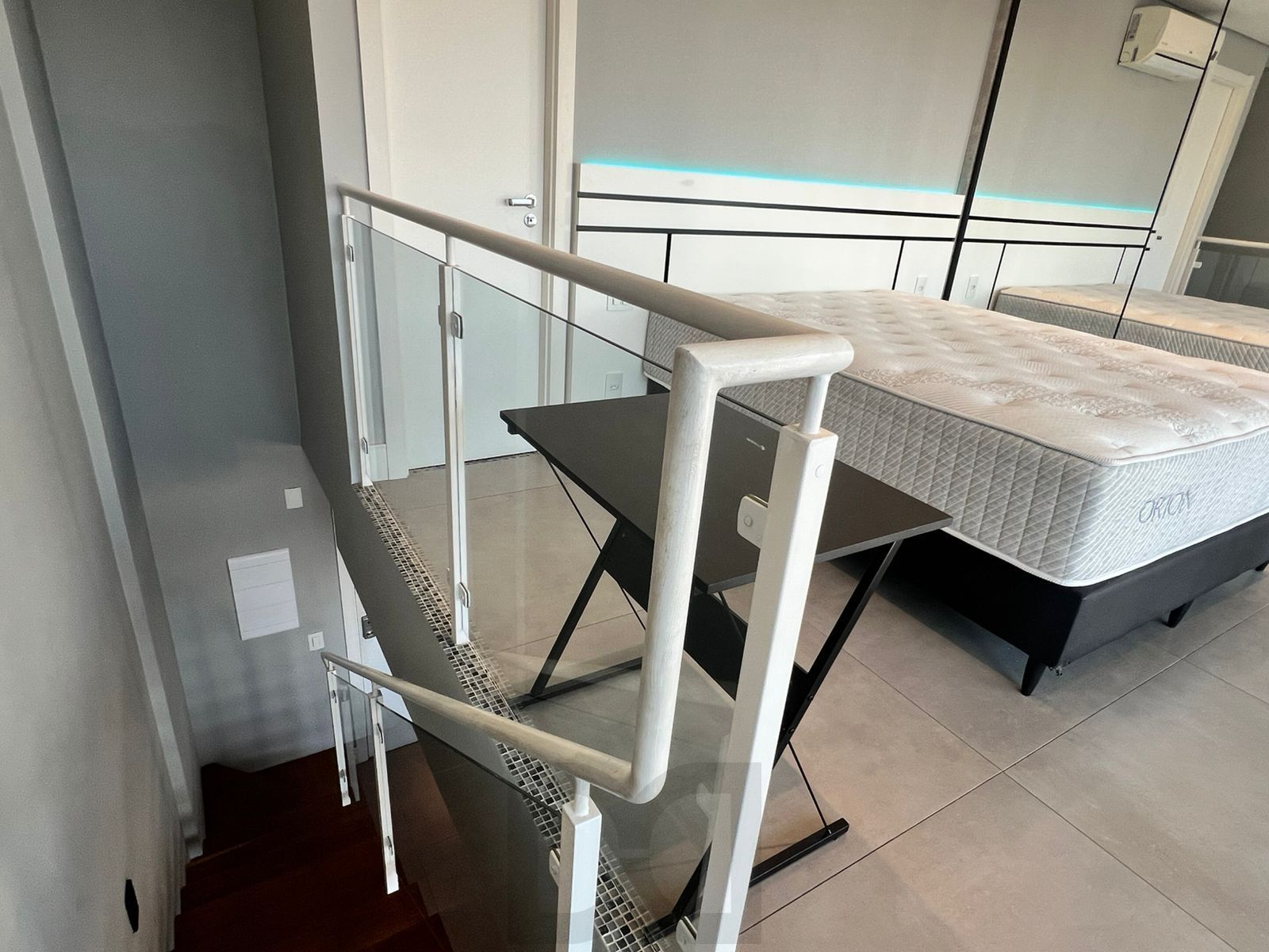 Apartamento duplex a venda, mobiliado e decorado, planta de 57 m2 com 1 dormitório, 2 vagas e 1 depósito. — foto 18