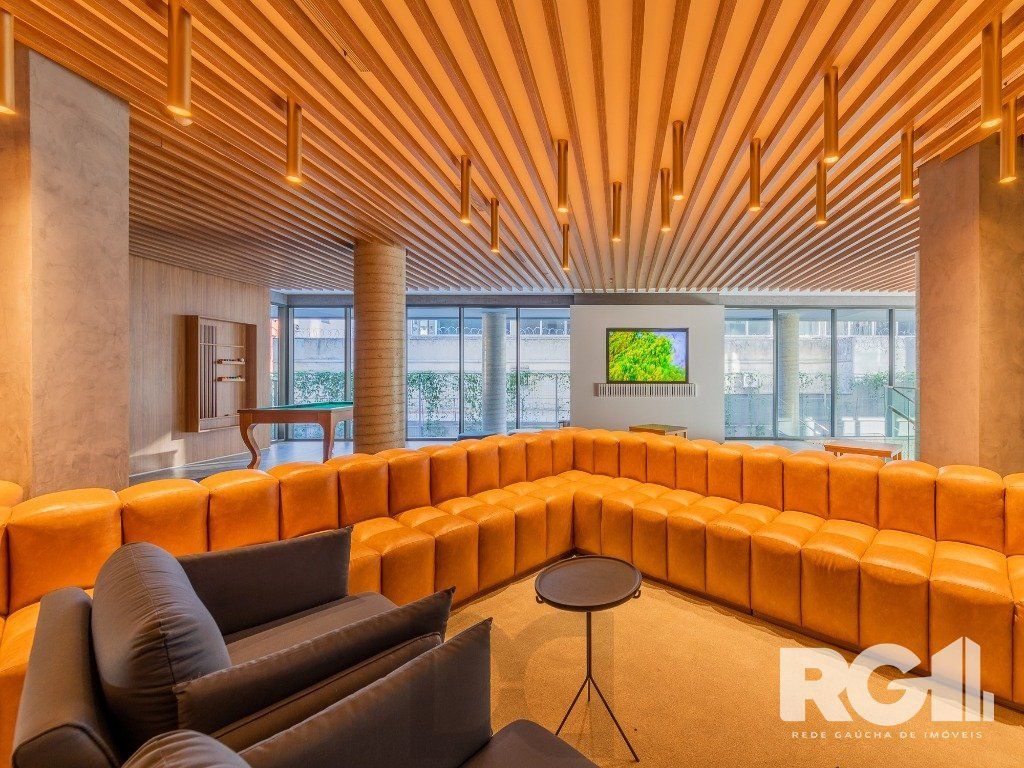 Loft de alto padrão construtivo no bairro Moinhos de Vento, planta de 29,60 m2 privativos com porcelanato, forro em gesso e aberturas em alumínio com vidros duplos. — foto 6