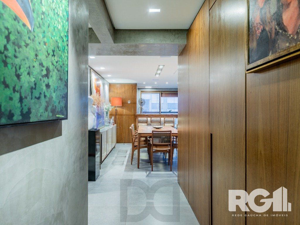 Belíssimo apartamento no Glass Aurélio andar alto, Living com pé direito duplo, 174m² privativos finamente decorado no Moinhos de Vento — foto 18