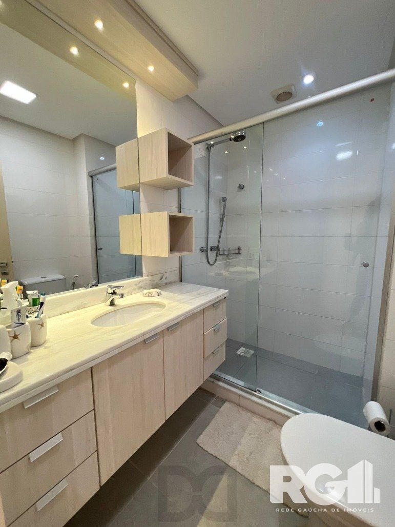 Espetacular apartamento para VENDA mobiliado, 3 dormitórios, 2 vagas cobertas, infra completa no coração do Bairro Petrópolis. — foto 20