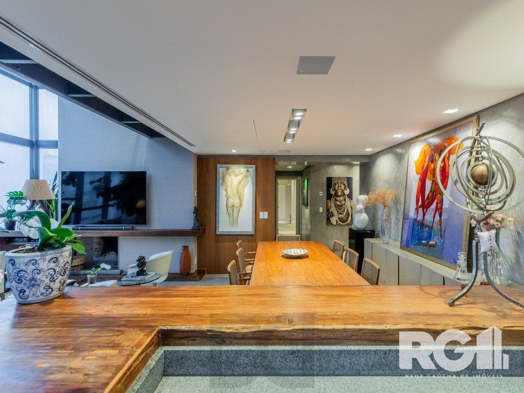 Belíssimo apartamento no Glass Aurélio andar alto, Living com pé direito duplo, 174m² privativos finamente decorado no Moinhos de Vento — foto 9