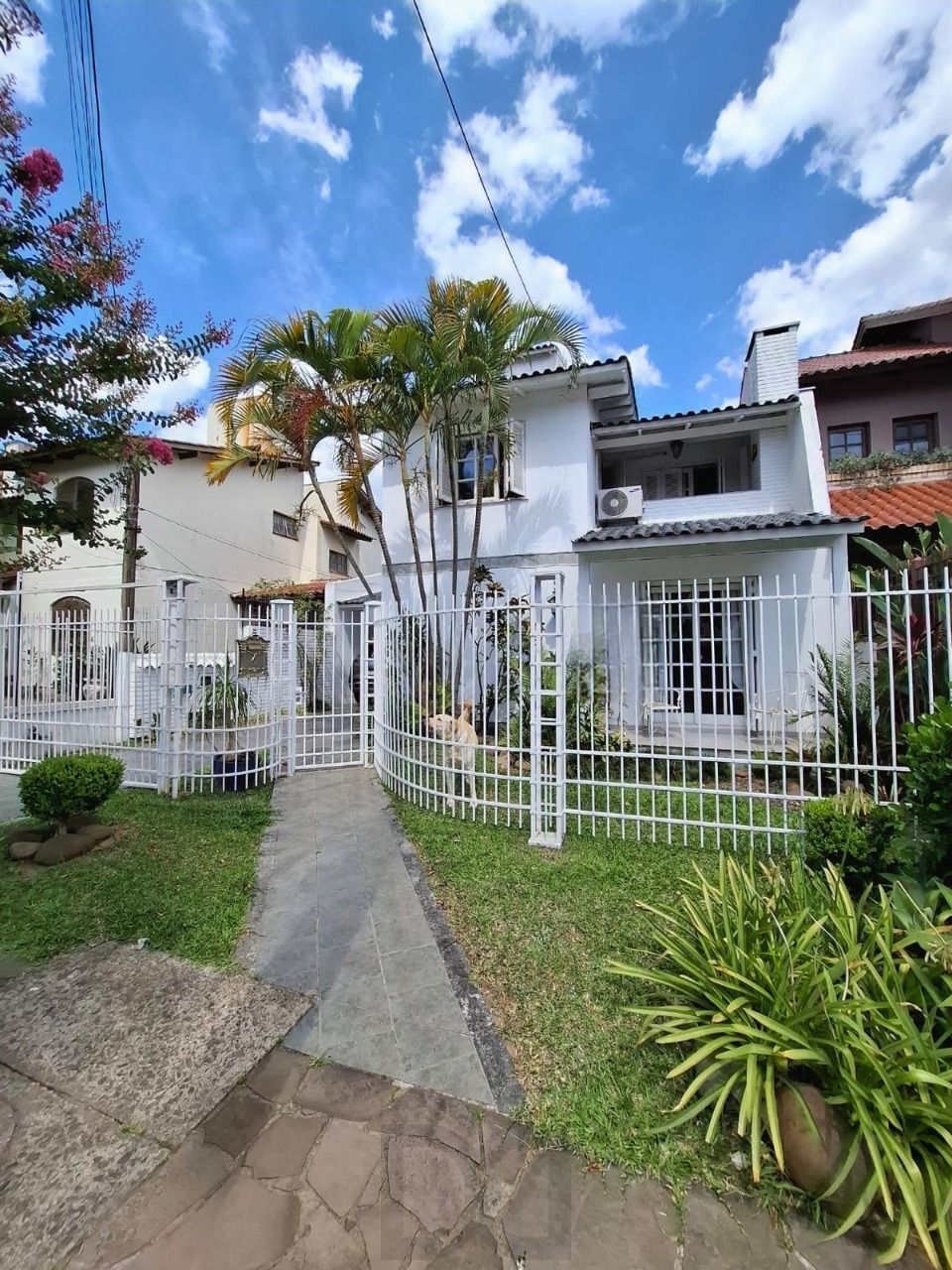 Casa em Porto Alegre, no bairro Ipanema, com 3 dormitório(s), e 3 banheiros, à venda. — foto 1