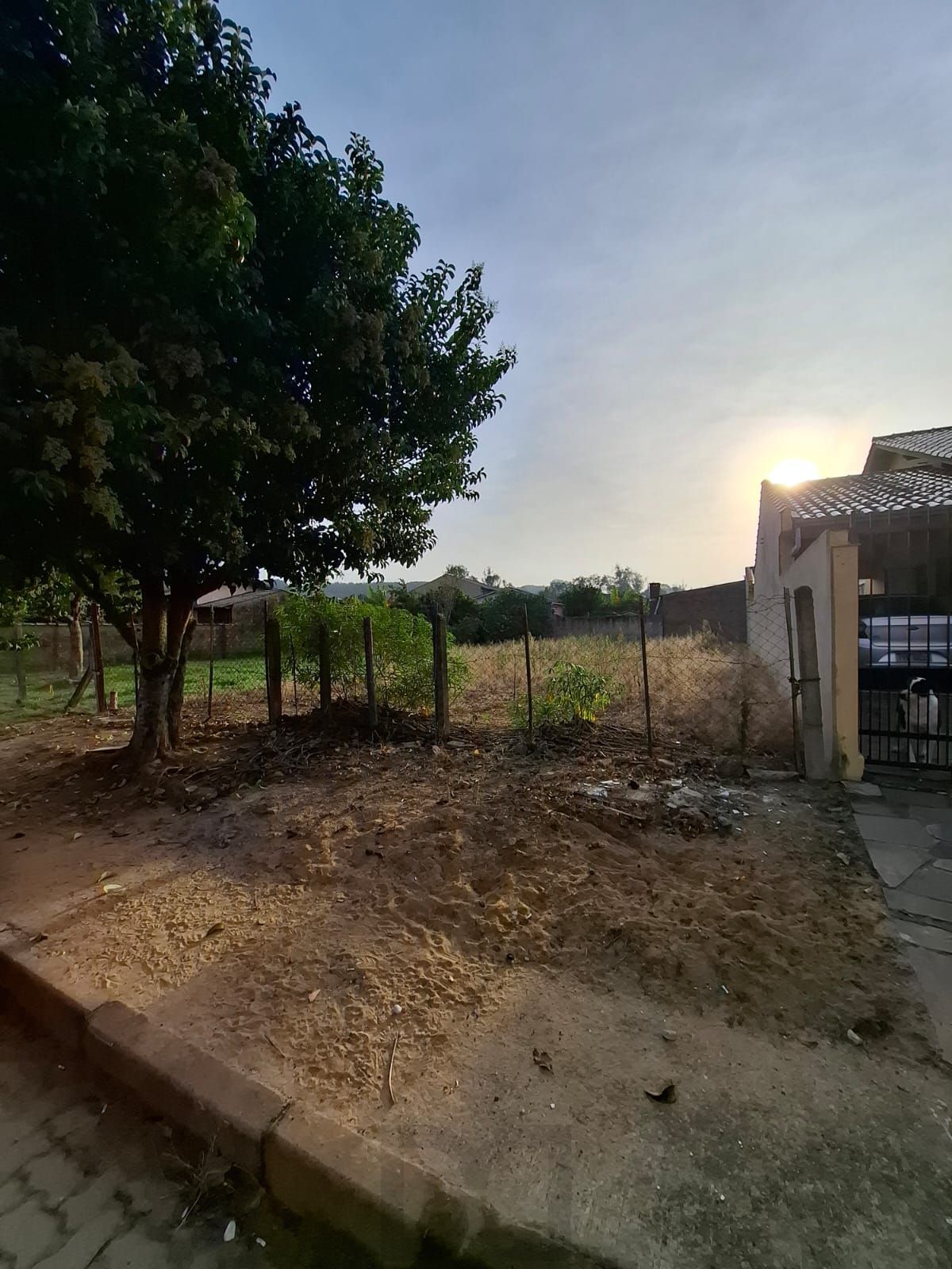 Terreno a Venda no bairro Belém Novo medindo 10x25 — foto 1