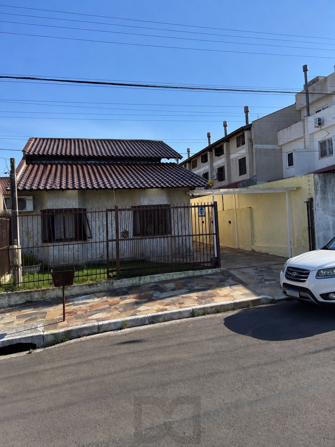 Casa á venda 3 Dormitórios sendo 1 suíte -Hípica Boulevard - Porto Alegre/RS — foto 1