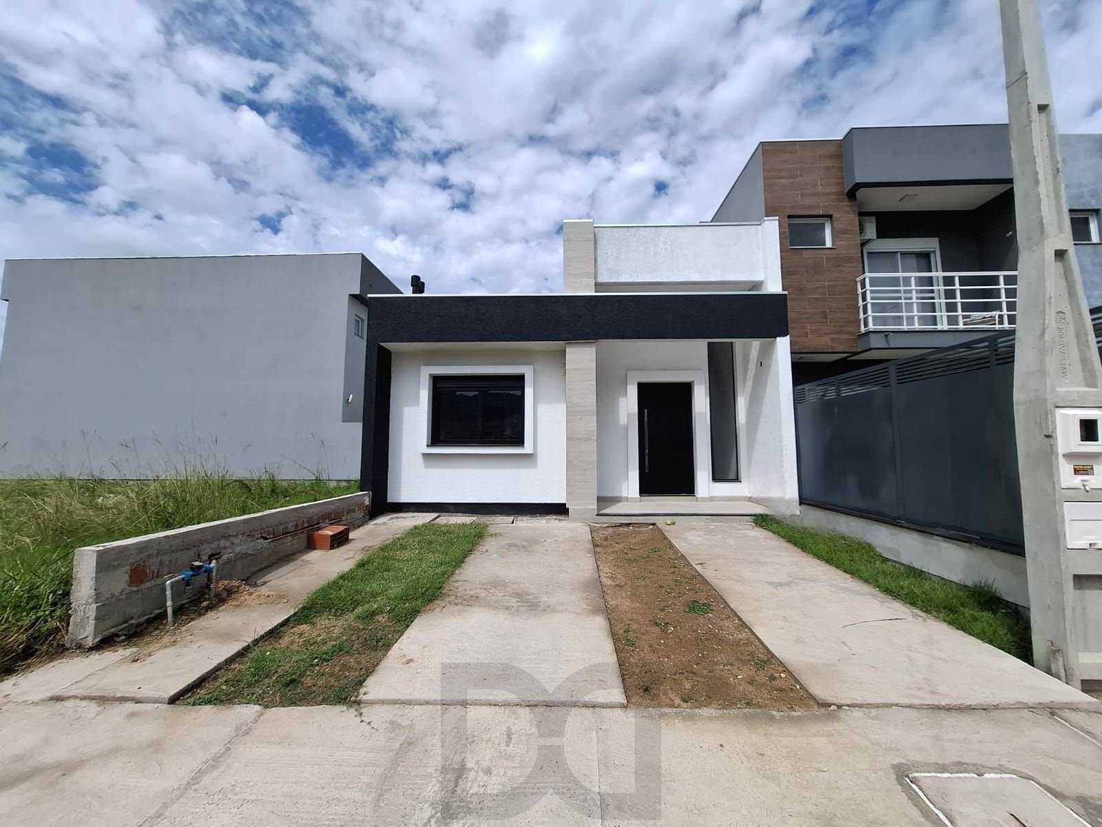 Casa 3 Dorm com Pé Direito Alto e 2 Vagas | Zona Sul POA — foto 1