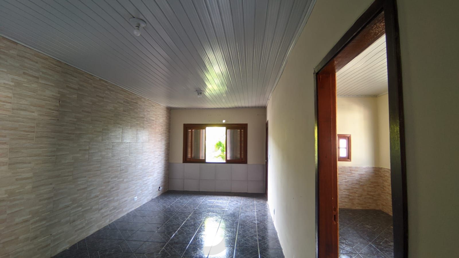 Casa com pátio, 2 dormitórios, Avenida Vinte e Um de Abril - Sarandi — foto 4