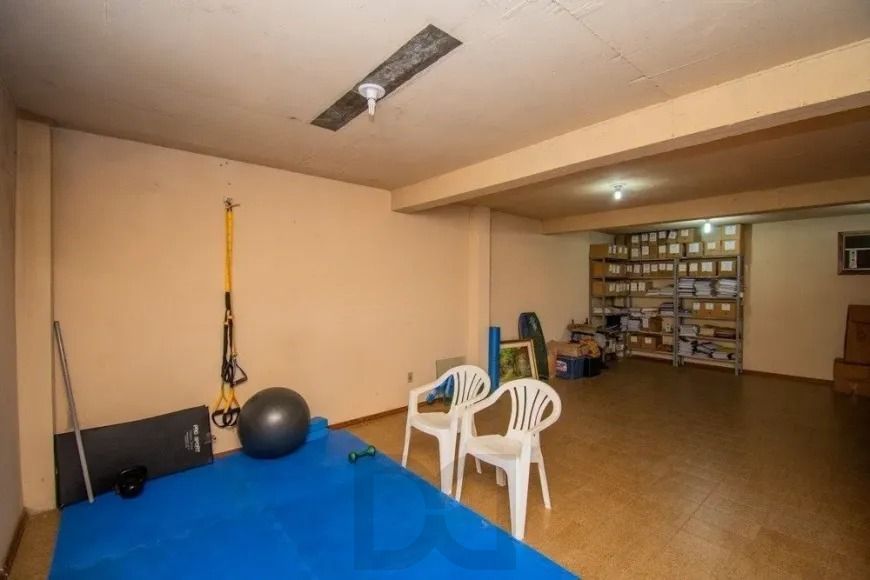 Casa com 3 dormitórios, suíte e amplo pátio com piscina e churrasqueira. — foto 22