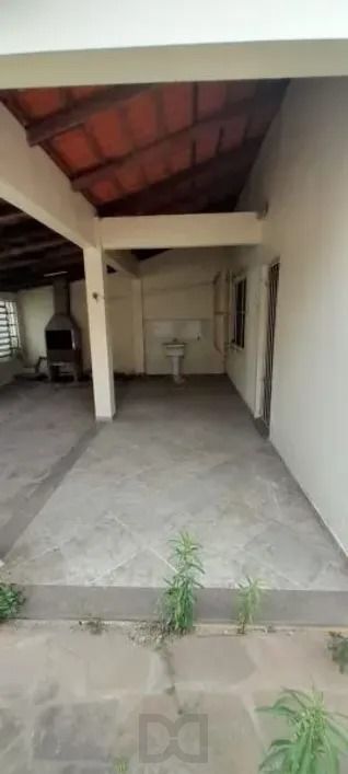 Casa térrea com 2 dormitórios, amplo pátio e 3 vagas. — foto 8