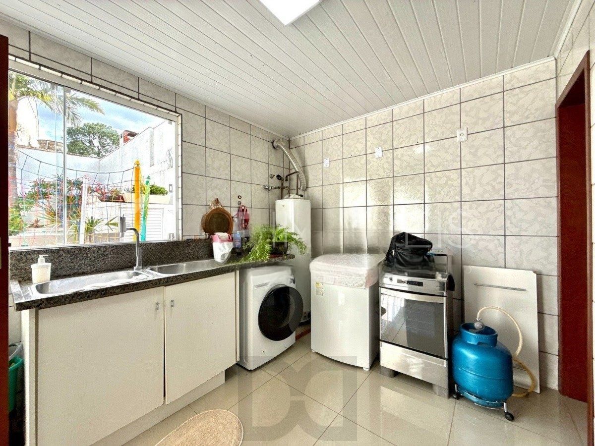 Casa ampla com 4 dormitórios, suíte e área de lazer- Passo da Areia — foto 37