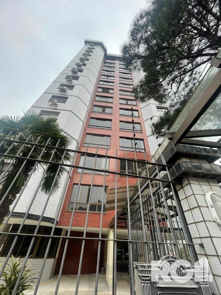 Apartamento com 3 dormitórios, 1 suíte, lavabo, 2 vagas cobertas, semimobiliado, churrasqueira e lareira. — foto 26