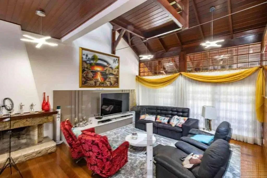 Casa com 4 dormitórios, suíte, piscina e 4 vagas. — foto 17