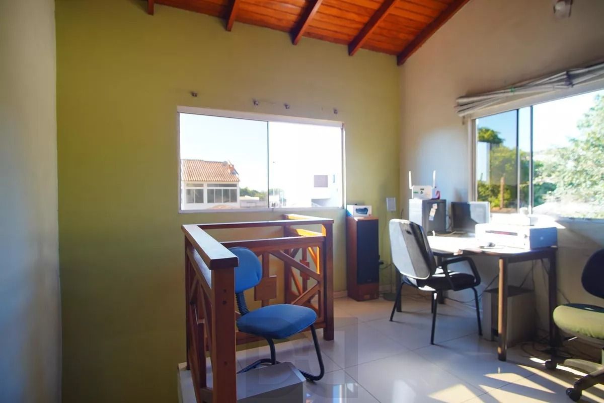 Casa Térrea com 5 dormitórios, Amplo Terreno de 300m² - Bairro Santa Rosa — foto 6