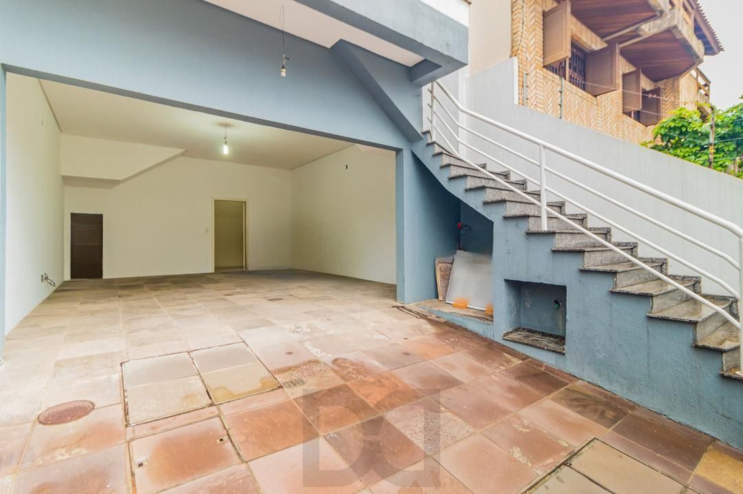 Casa com 3 dormitórios, suíte, lavabo e amplo pátio. — foto 4