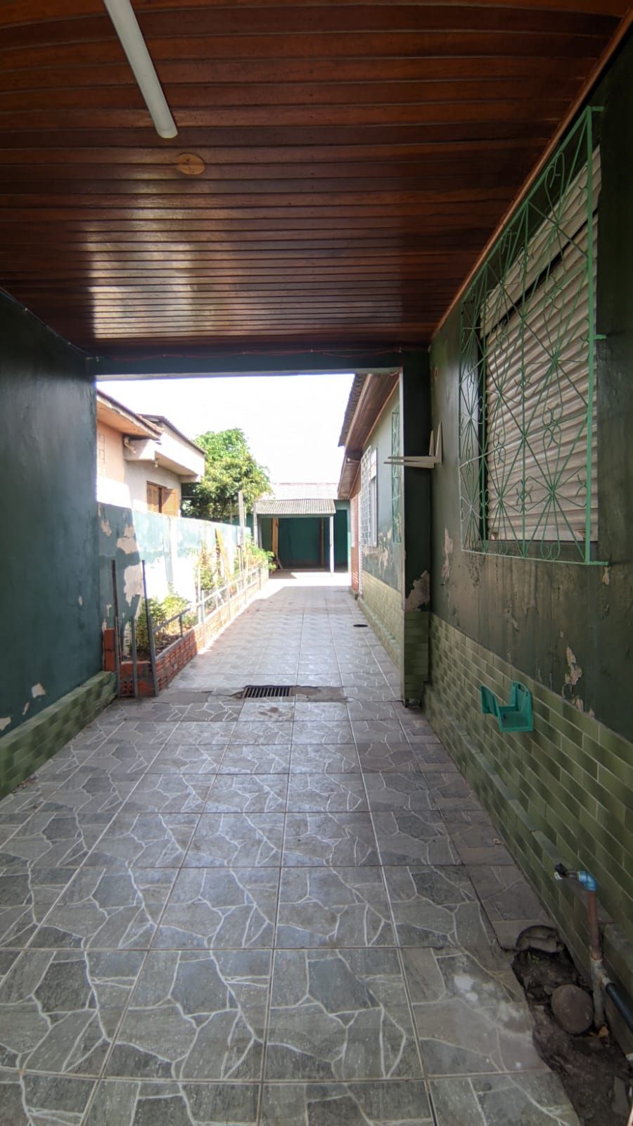 Casa com pátio, 2 dormitórios, Avenida Vinte e Um de Abril - Sarandi — foto 2