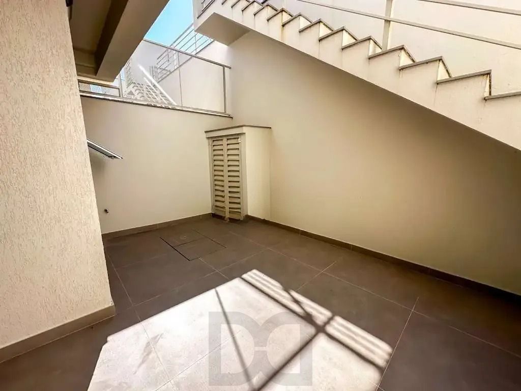 Casa com 3 dormitórios, suíte, churrasqueira, lareira e 2 vagas de garagem. — foto 13