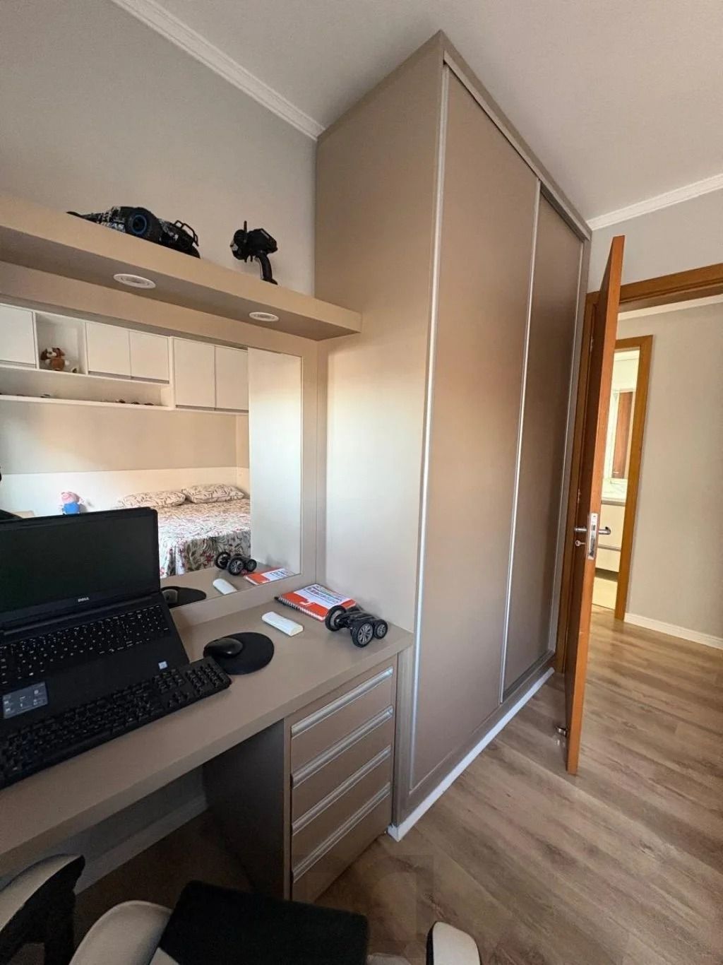 Apartamento com 2 dormitórios, suíte, sacada e churrasqueira. — foto 8
