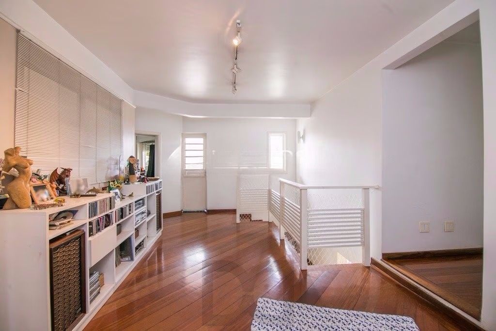 Casa de esquina com 6 dormitórios, 430m², piscina, 4 vagas — foto 14