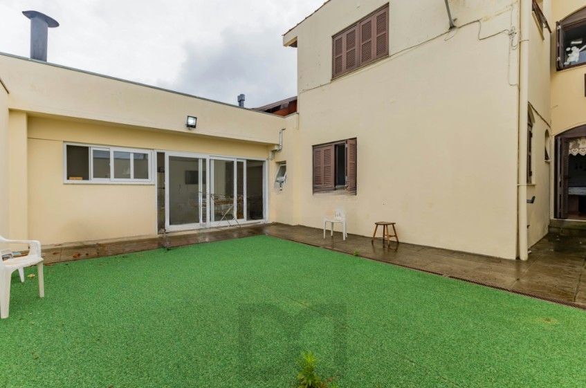 Casa com pátio e churrasqueira em frente à praça – Jardim Sabará — foto 3